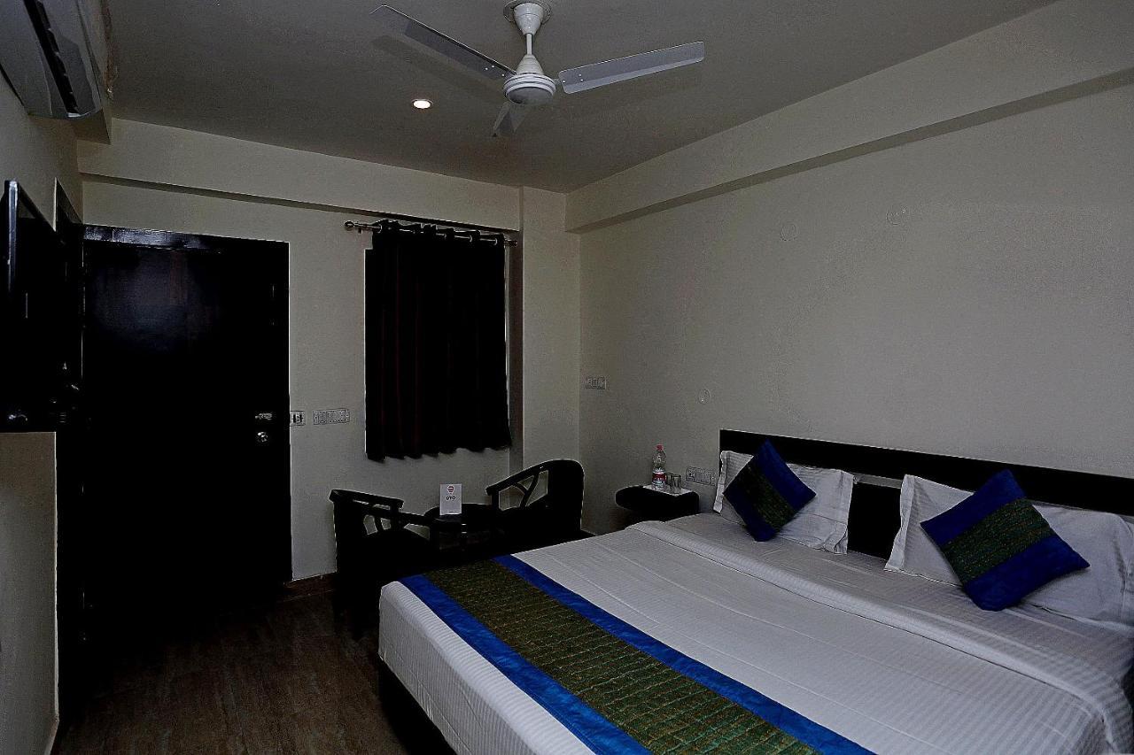 Oyo 12171 Hotel Sky View Gurgaon Extérieur photo