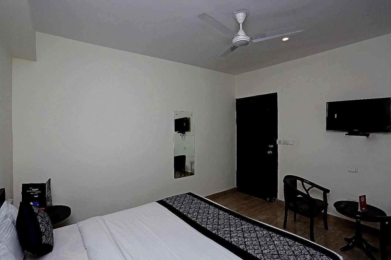 Oyo 12171 Hotel Sky View Gurgaon Extérieur photo